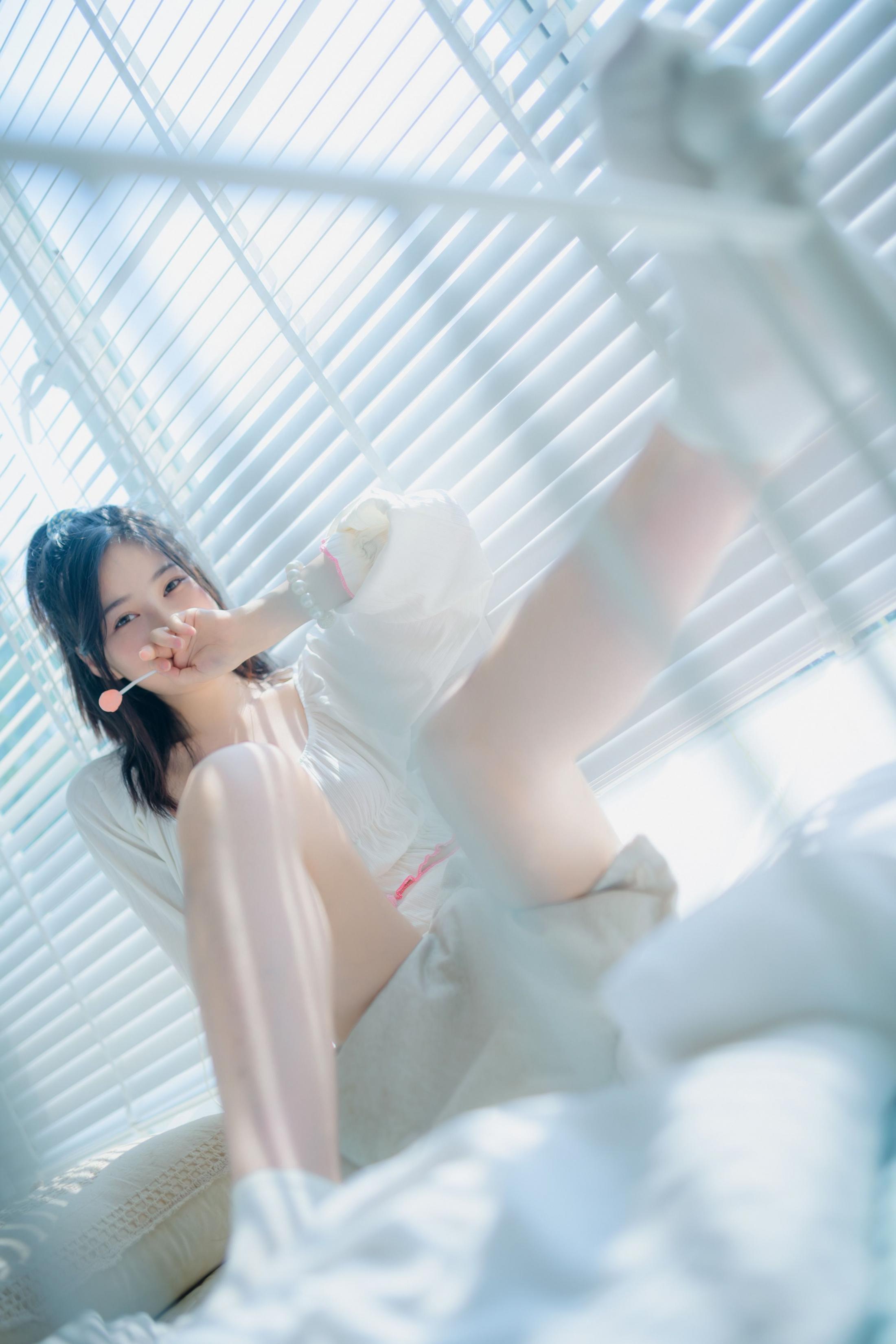 年年少女 - 棒棒糖少女，我也喜欢吃棒棒糖