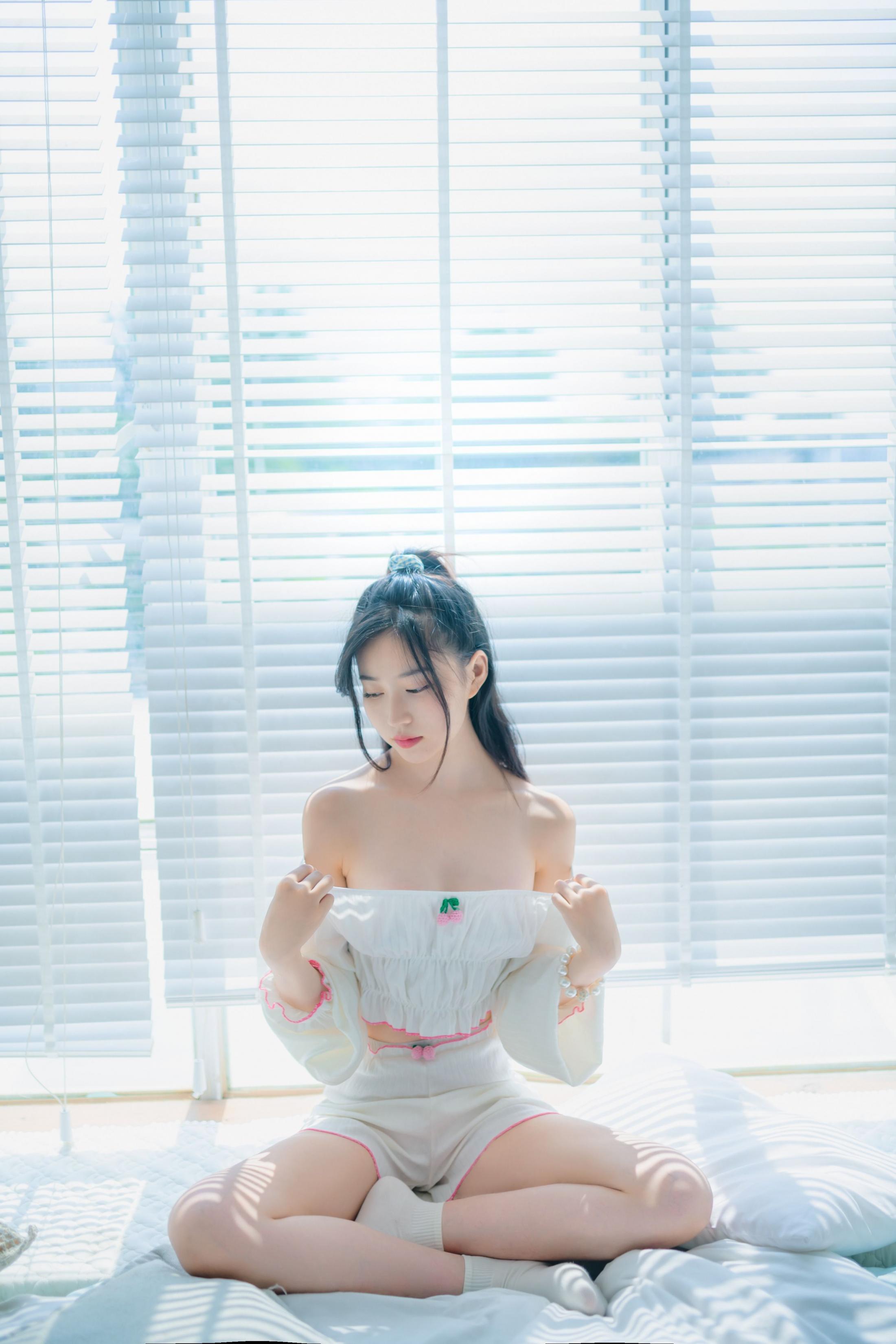 年年少女 - 棒棒糖少女，我也喜欢吃棒棒糖