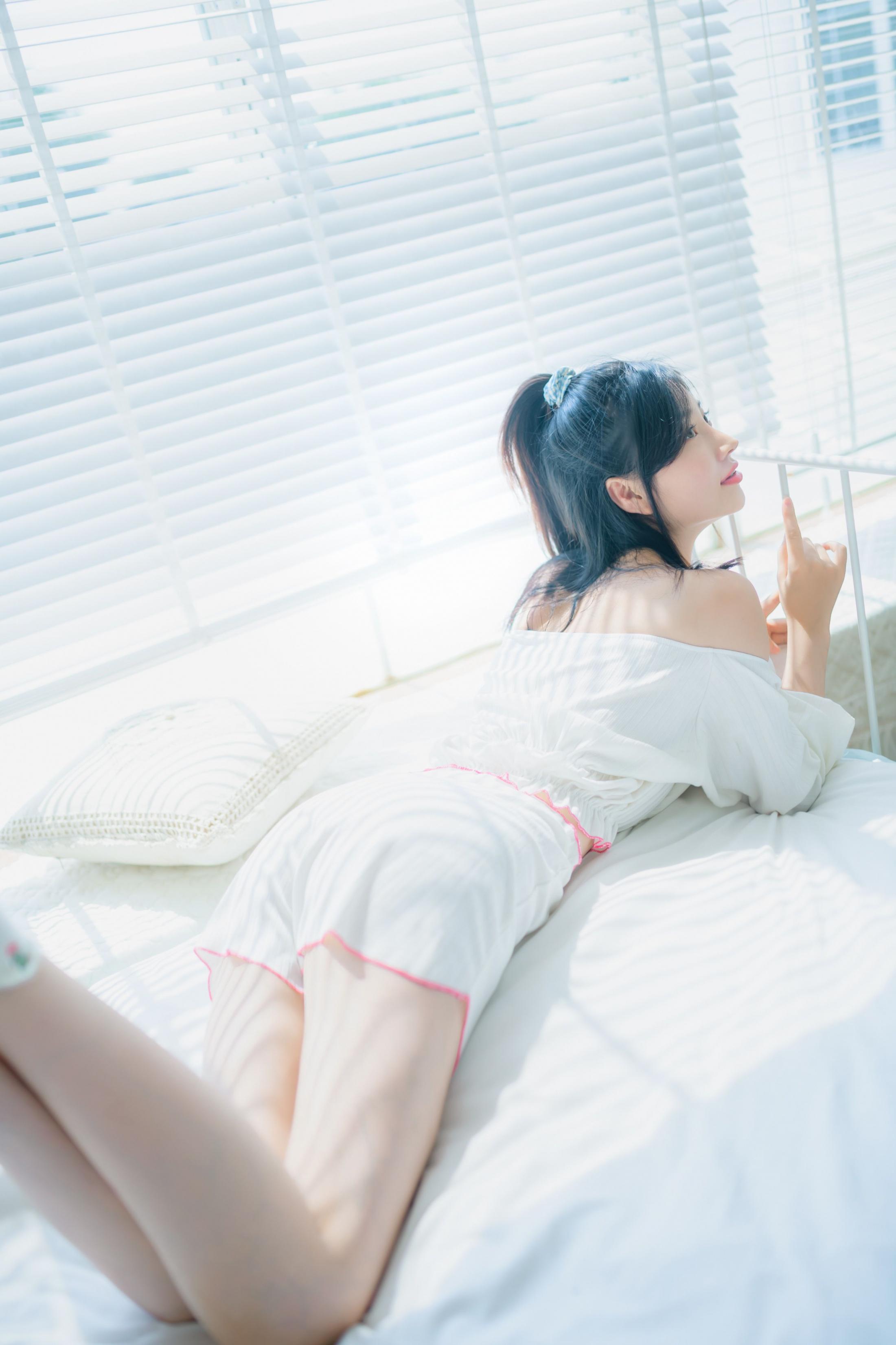 年年少女 - 棒棒糖少女，我也喜欢吃棒棒糖