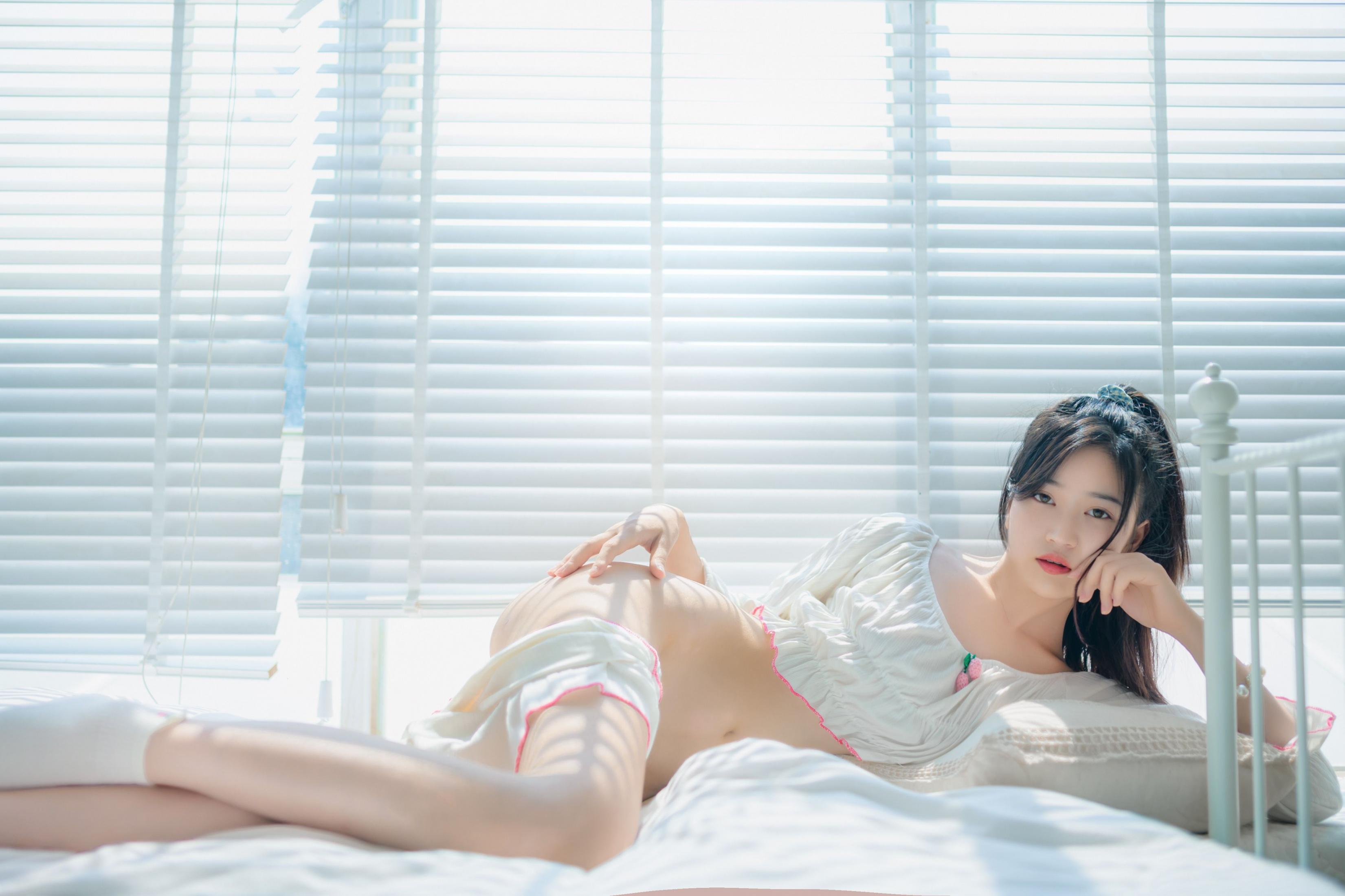 年年少女 - 棒棒糖少女，我也喜欢吃棒棒糖
