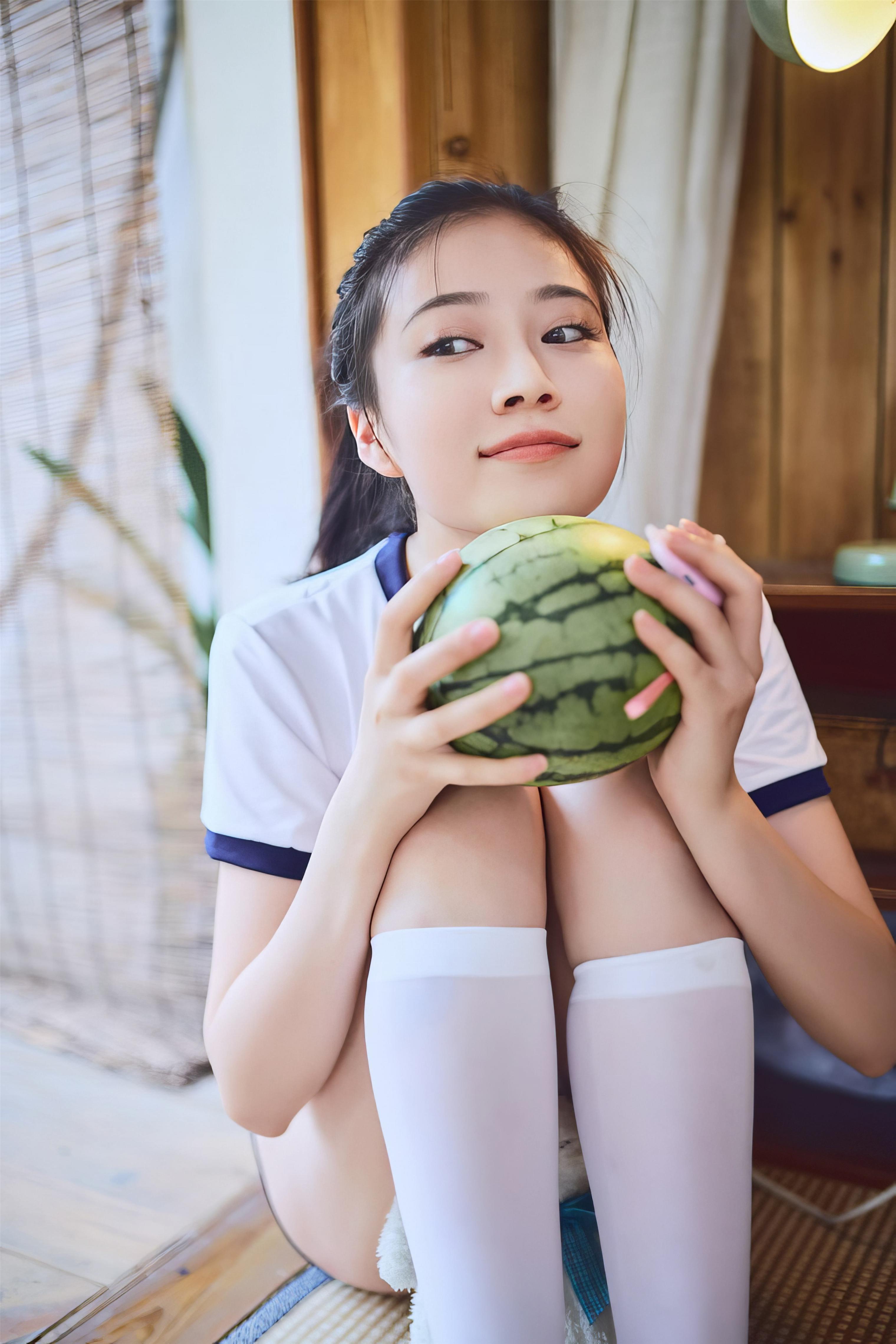 年年少女 - 运动服，轻松氛围完美笑容